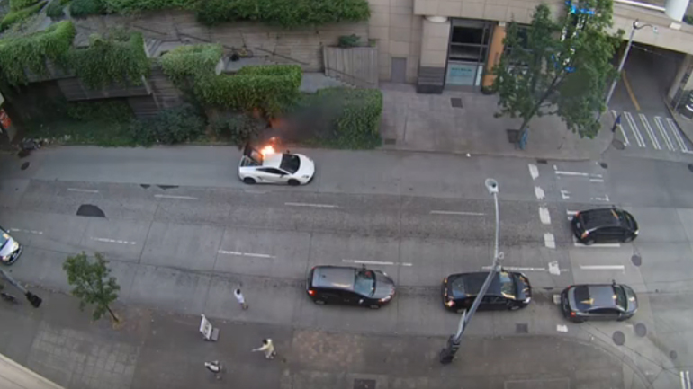 Η στιγμή που μια Lamborghini γίνεται παρανάλωμα του πυρός